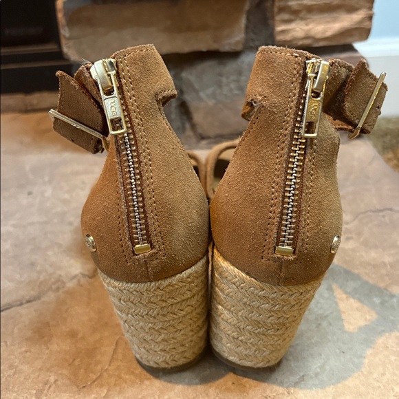 Ugg Brown Suede Wedge Sandals Women’s Size 6 - Picture 4 of 8